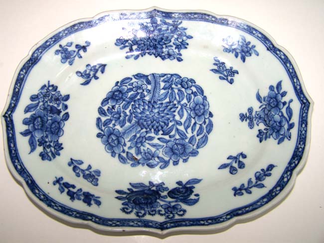 An 18th century Chinese Export Porcelain Oval Scalloped serving Dish circa 1760-1770
